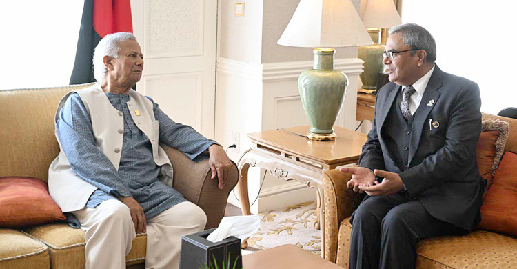 ড. ইউনূসের সাথে বিমসটেকের মহাসচিবের সাক্ষাৎ